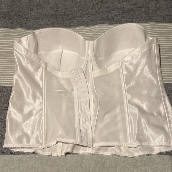 46DD strapless bra NWOT - Picture 2 of 3